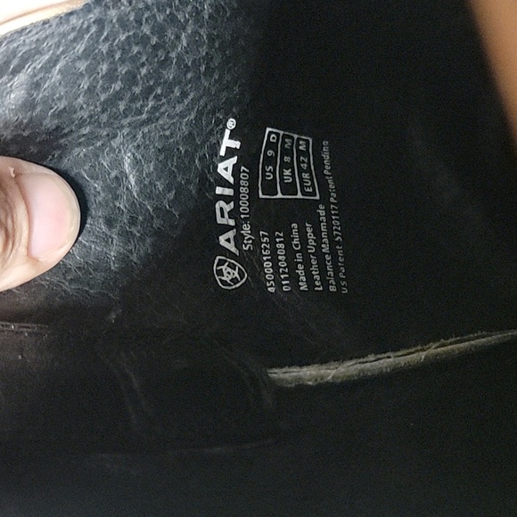 Mens size 9 Ariat boots - Picture 6 of 6